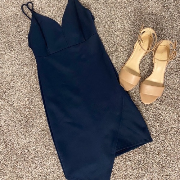 Beautiful dress - Picture 1 of 3